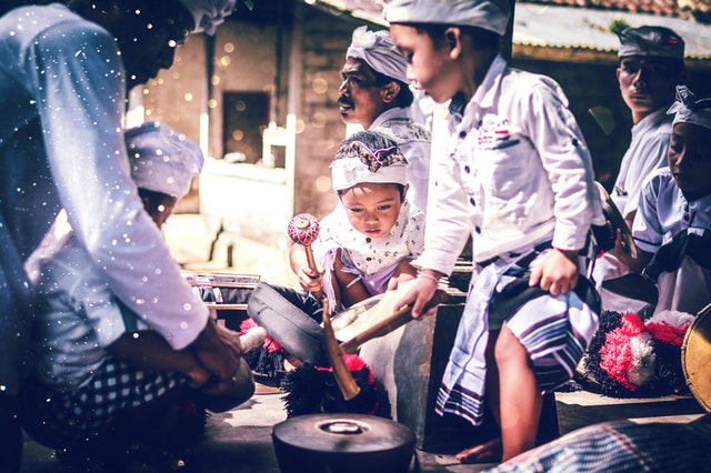 Mendidik Anak (Foto oleh Artem Beliaikin dari Pexels)
