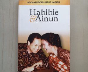 Kisah cinta Habibie dan Ainun mengajarkan kita untuk siap nikah.