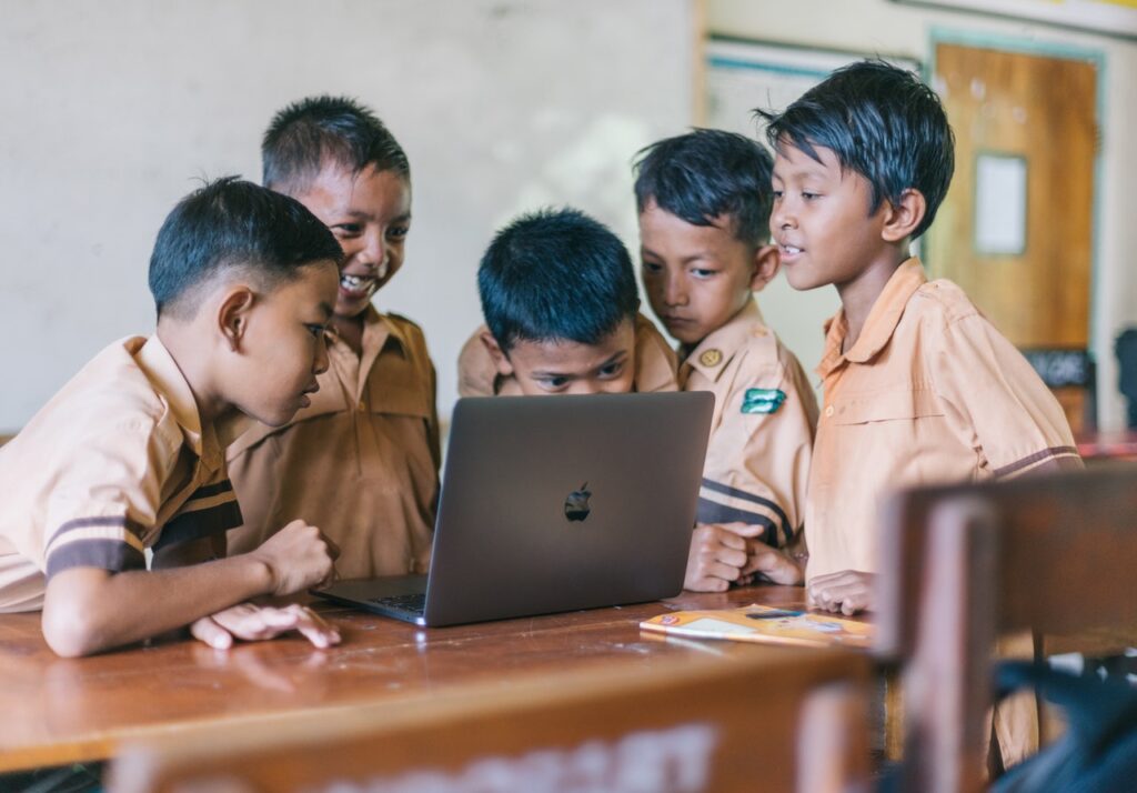 Mengajarkan Jiwa Kewirausahaan Dimulai Sejak Anak (Foto oleh Agung Pandit Wiguna dari Pexels)